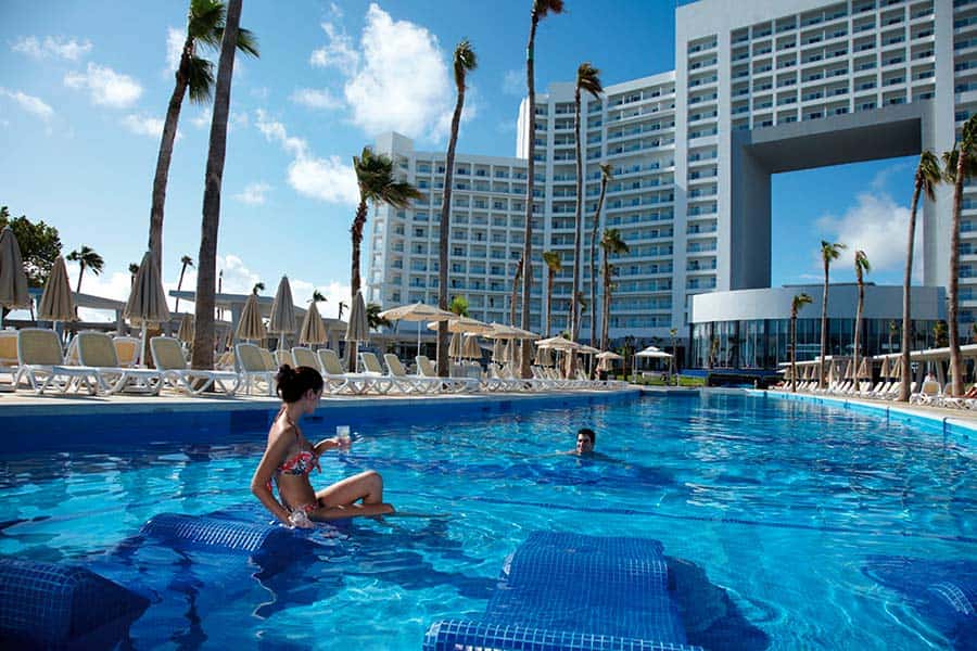 Hotel Riu Palace Peninsula - Outdoor pool