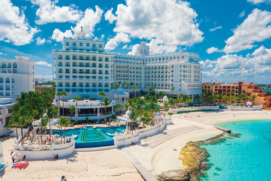 Hotel Riu Palace Las Americas - Outdoor pool