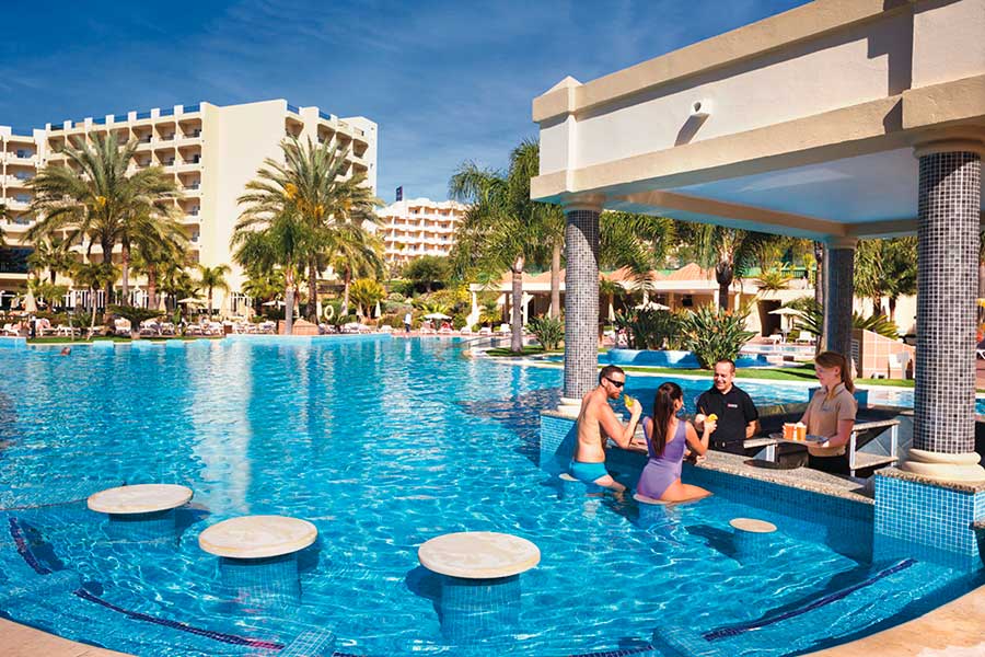 Hotel Riu Guarana - Outdoor pool
