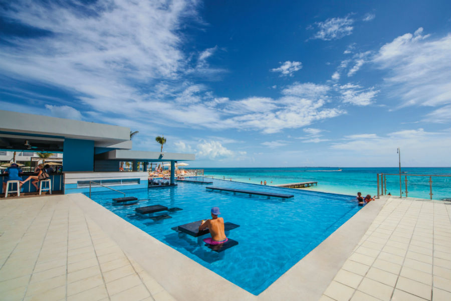 Hotel Riu Cancun - Outdoor pool