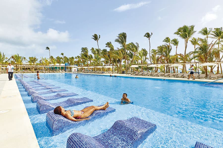 Hotel Riu Palace Punta Cana - Outdoor pool