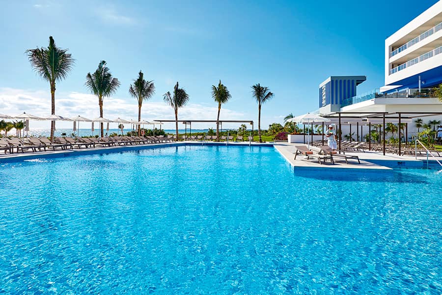 Hotel Riu Palace Costa Mujeres - Outdoor pool