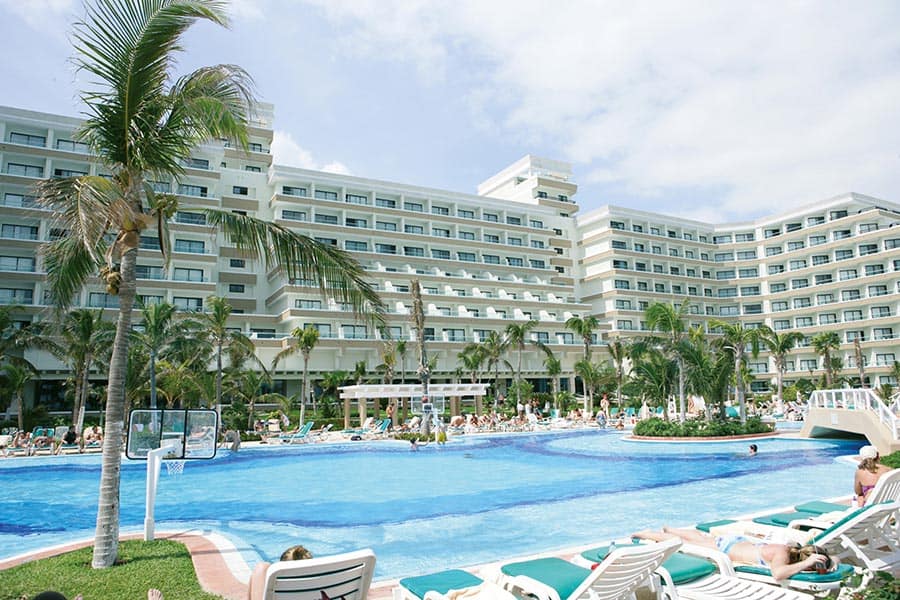 Hotel Riu Caribe - Outdoor pool