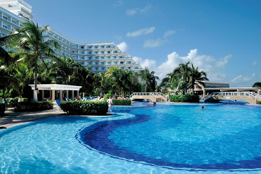 Hotel Riu Caribe - Outdoor pool