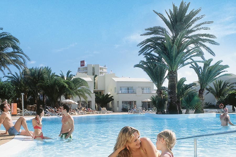 Hotel Riu Oliva Beach Resort - Outdoor pool